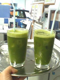 今日も出る出るアイス抹茶　大人気！！