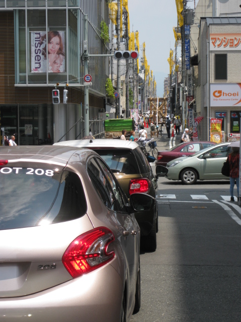 鉾より先にフランス車巡行
