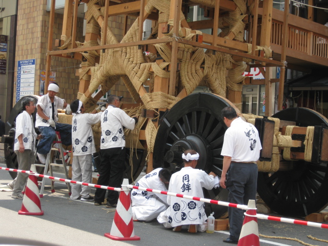 鉾より先にフランス車巡行