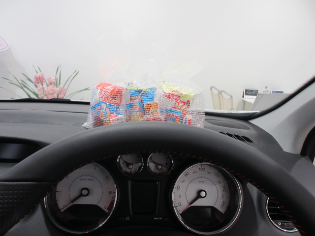 ボンジュ～ル吹田「お菓子あげます」