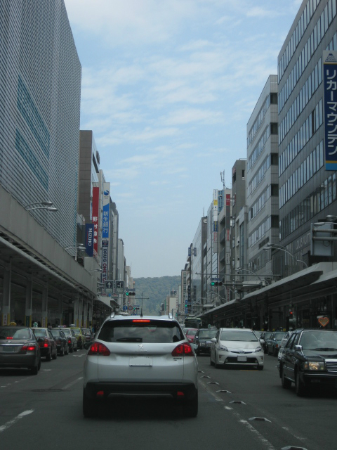 街を冒険する姿