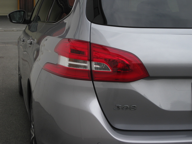 シルバーではなくグレー