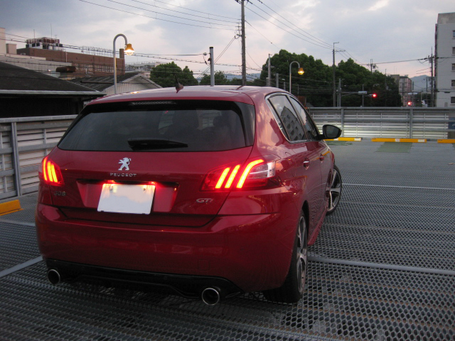 蒸し暑い季節と熱い車