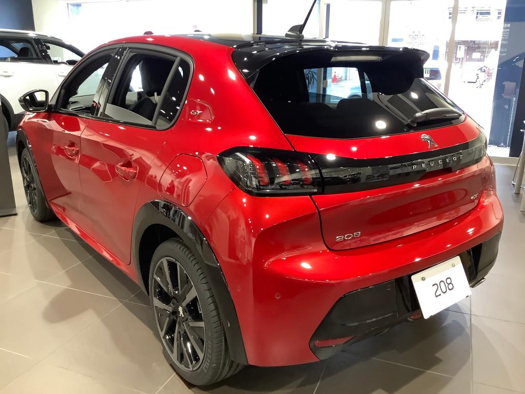 ボンジュ～ル吹田　即納車ご案内『208GT エリクサーレッド』