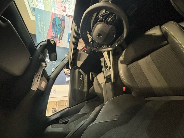 展示車カッコいいグレー揃いです！